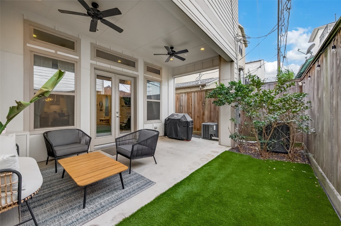 604 West Pierce Street Houston, TX 77019 - Photo 31 of 33 a outdoor living space with furniture and a potted plant