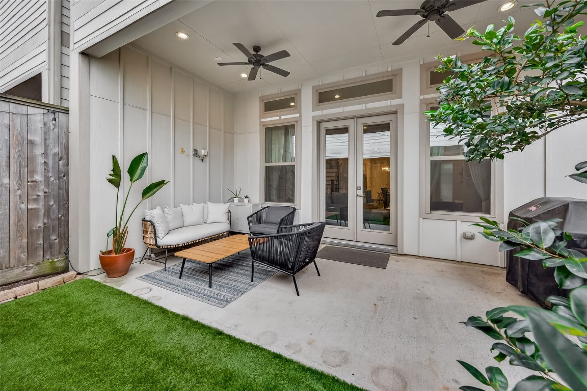 604 West Pierce Street Houston, TX 77019 - Photo 32 of 33 a building outdoor space with patio furniture