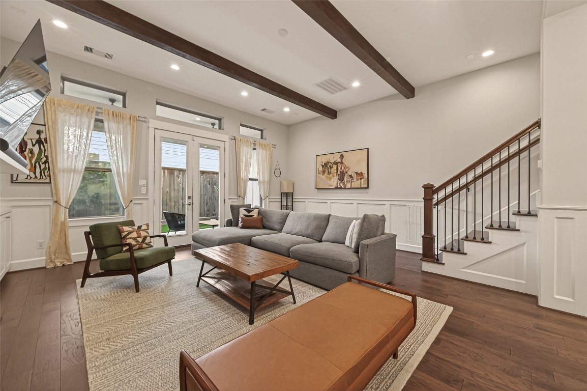 604 West Pierce Street Houston, TX 77019 - Photo 5 of 33 a living room with furniture wooden floor and a large window