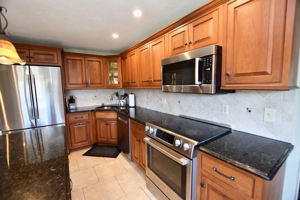 9 Hill Dale Road Plymouth, MA 02360 - Photo 9 of 40