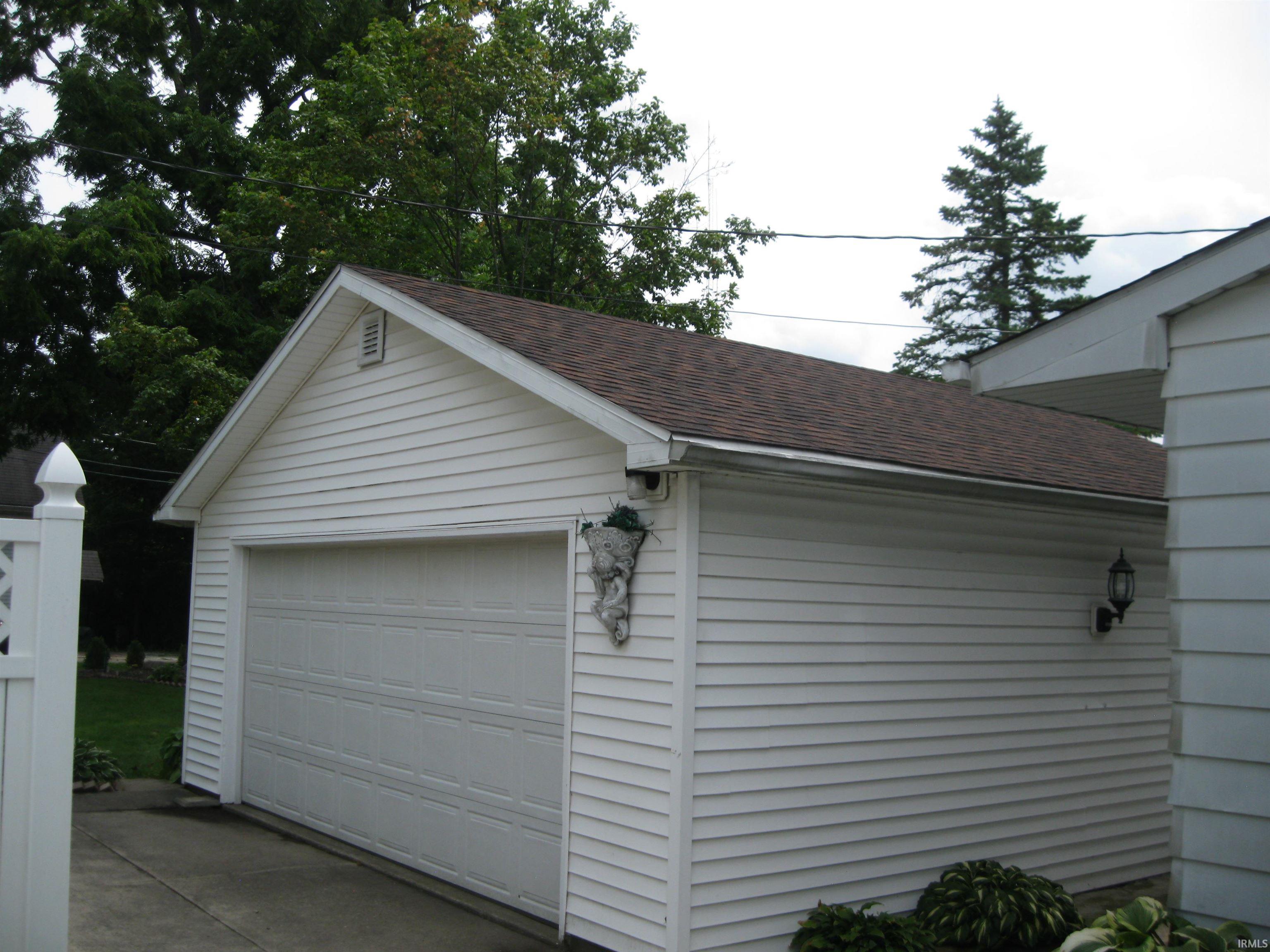 221 South 1st Street Decatur, IN 46733 - Photo 10 of 36