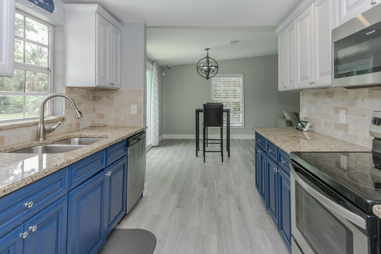 9709 154th Road North Jupiter, FL 33478 - Photo 12 of 37 Granite Counter-Tops