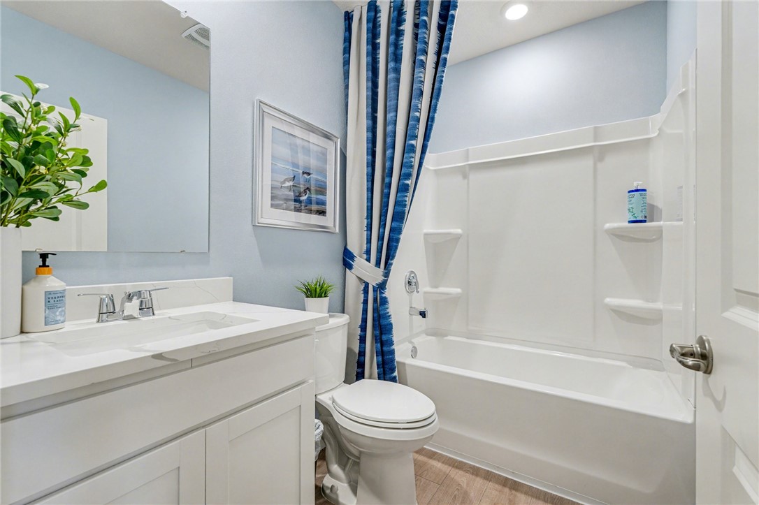 793 George Street Sebastian, FL 32958 - Photo 15 of 22 a bathroom with a sink a toilet and a bathtub