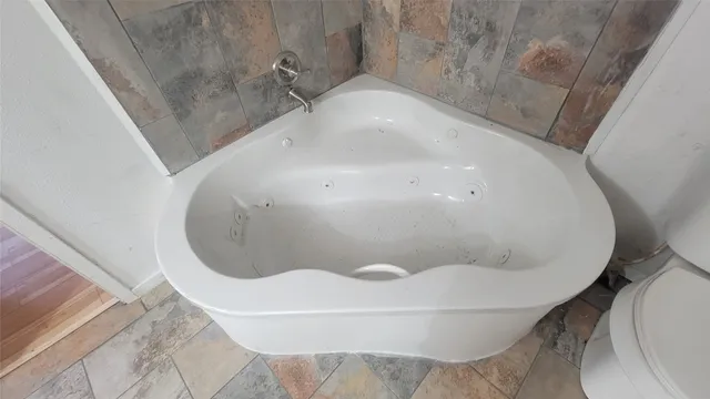 $1,995 | 2960 Call Street, Vidor, TX 77662