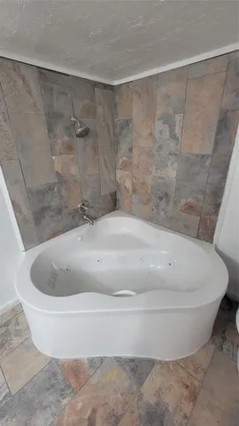 $1,995 | 2960 Call Street, Vidor, TX 77662