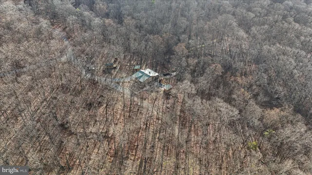 $825,000 | 26 Hideout Way, Great Cacapon, WV 25422