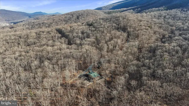 $825,000 | 26 Hideout Way, Great Cacapon, WV 25422