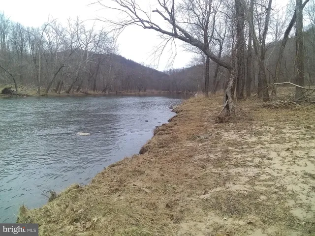 $825,000 | 26 Hideout Way, Great Cacapon, WV 25422