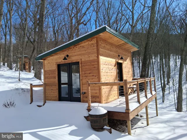 $825,000 | 26 Hideout Way, Great Cacapon, WV 25422