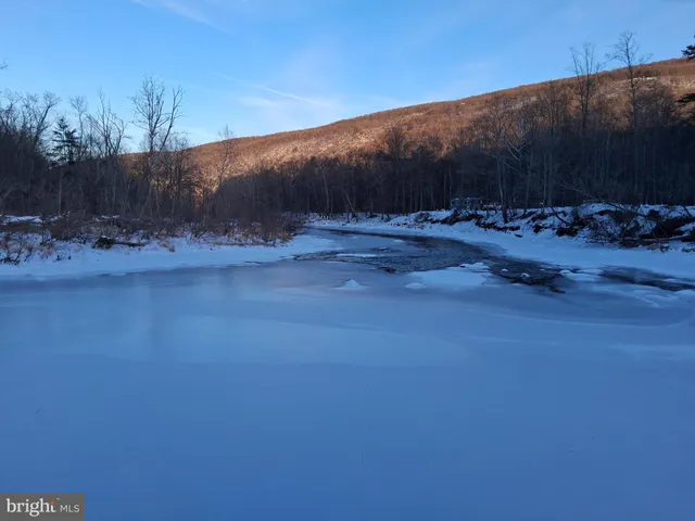 $825,000 | 26 Hideout Way, Great Cacapon, WV 25422