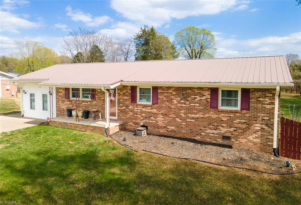 501 Roberts Road Eden, NC 27288 - Photo 2 of 29