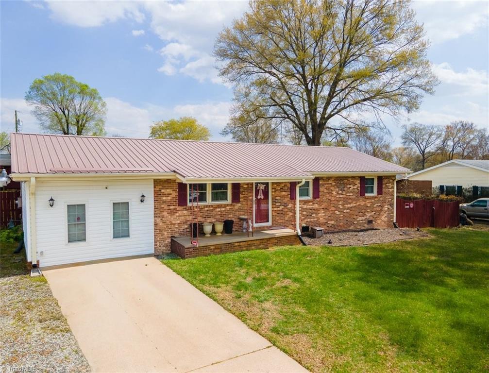 501 Roberts Road Eden, NC 27288 - Photo 3 of 29