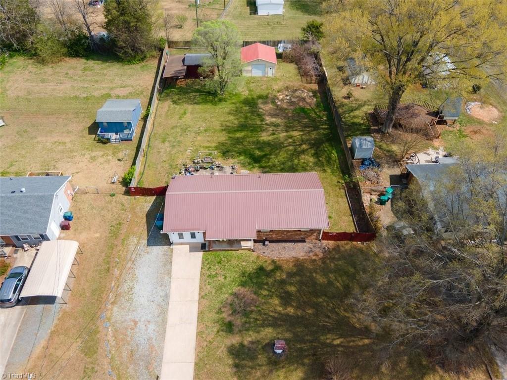 501 Roberts Road Eden, NC 27288 - Photo 4 of 29