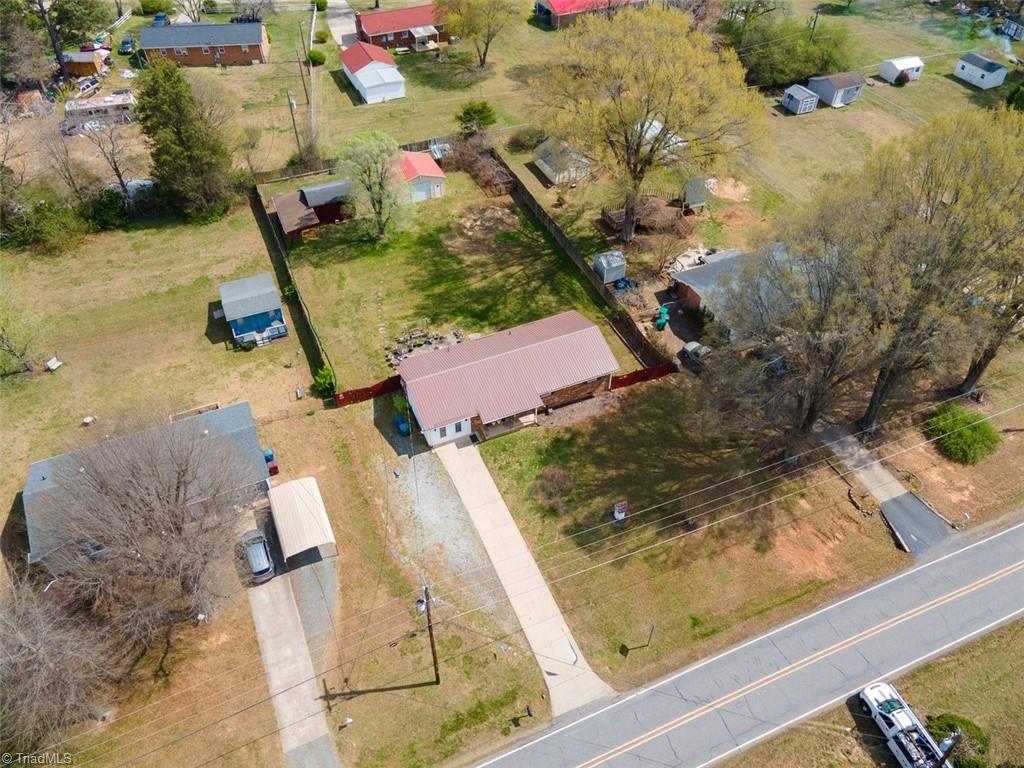 501 Roberts Road Eden, NC 27288 - Photo 5 of 29