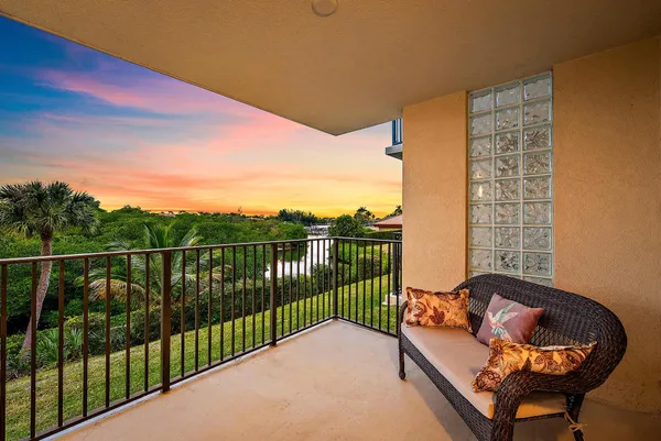 $515,000 | 1701 Marina Isle Way, Unit 202, Jupiter, FL 33477