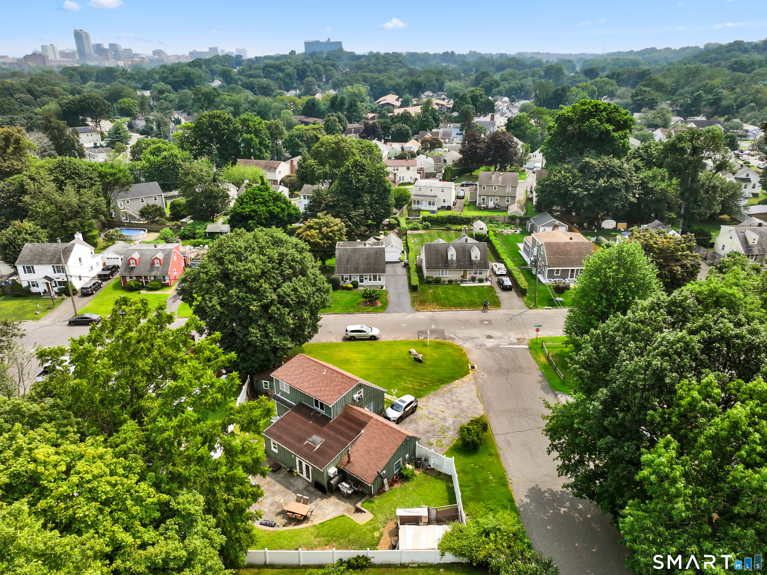 37 Old Barn Road South Stamford, CT 06905 - Photo 2 of 35