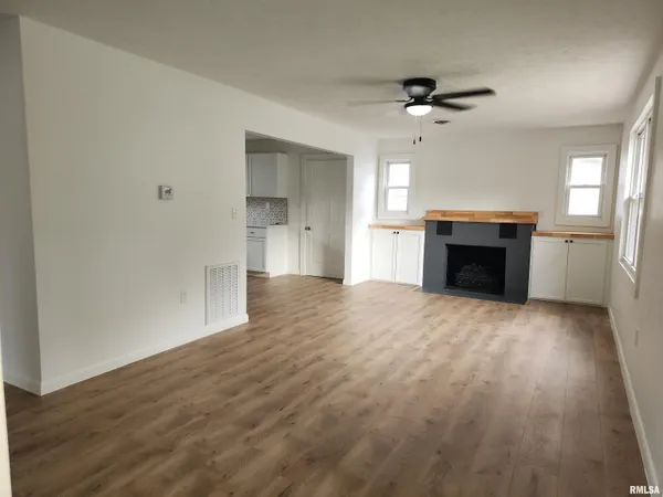 $159,900 | 210 North State Street, Lincoln, IL 62656