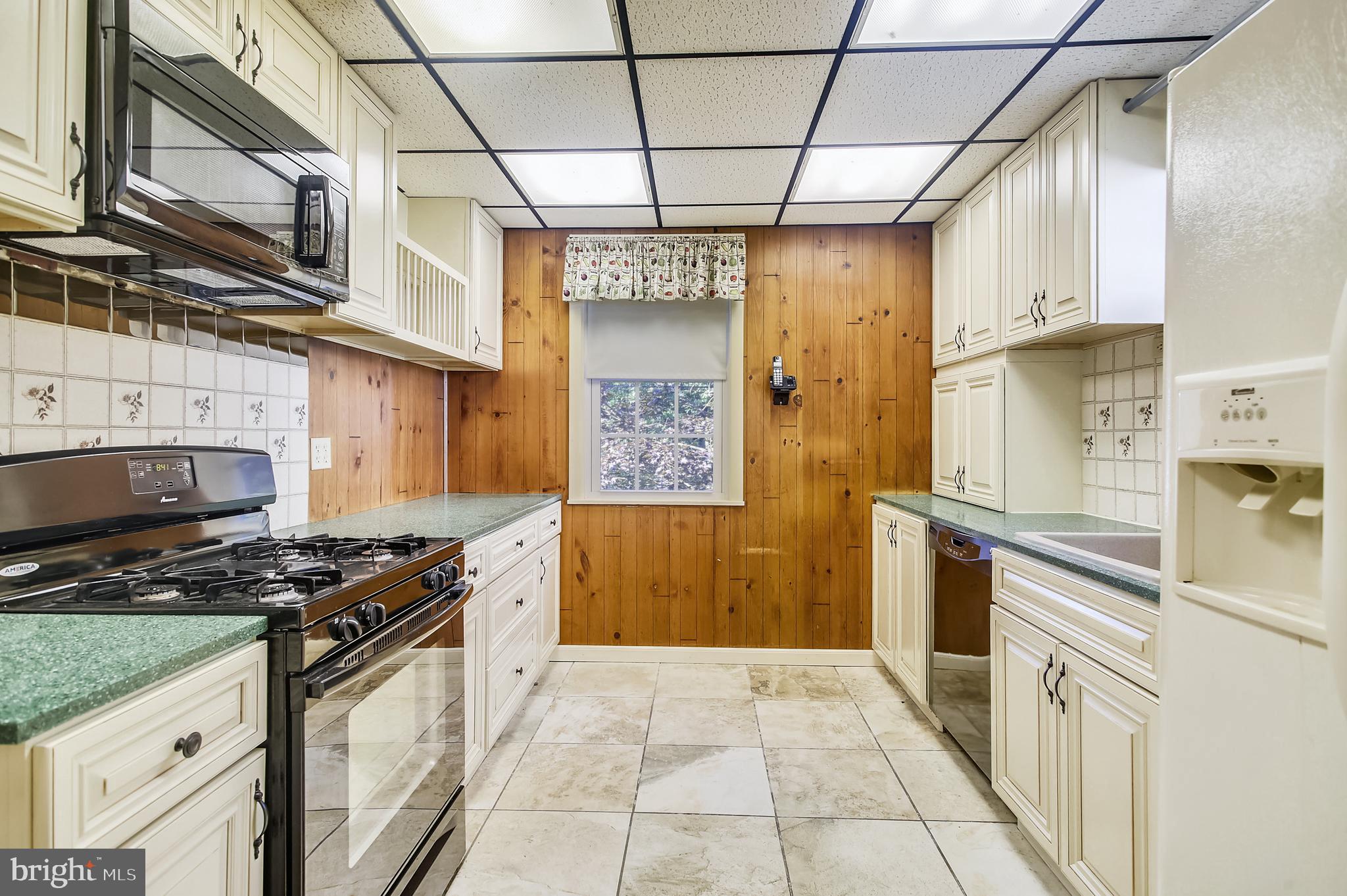2813 Chesley Avenue Baltimore, MD 21234 - Photo 2 of 19 View of Kitchen from LR