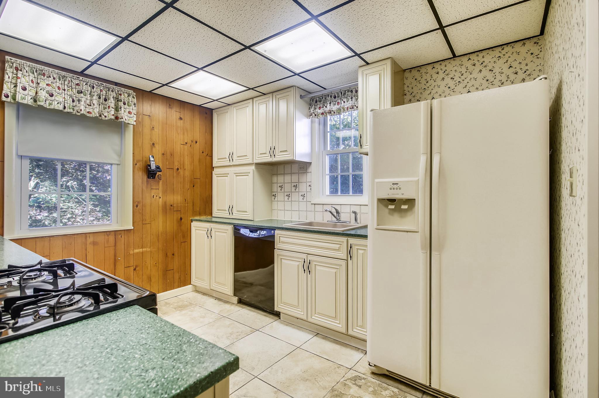 2813 Chesley Avenue Baltimore, MD 21234 - Photo 6 of 19 2nd View of Kitchen from DR doorway