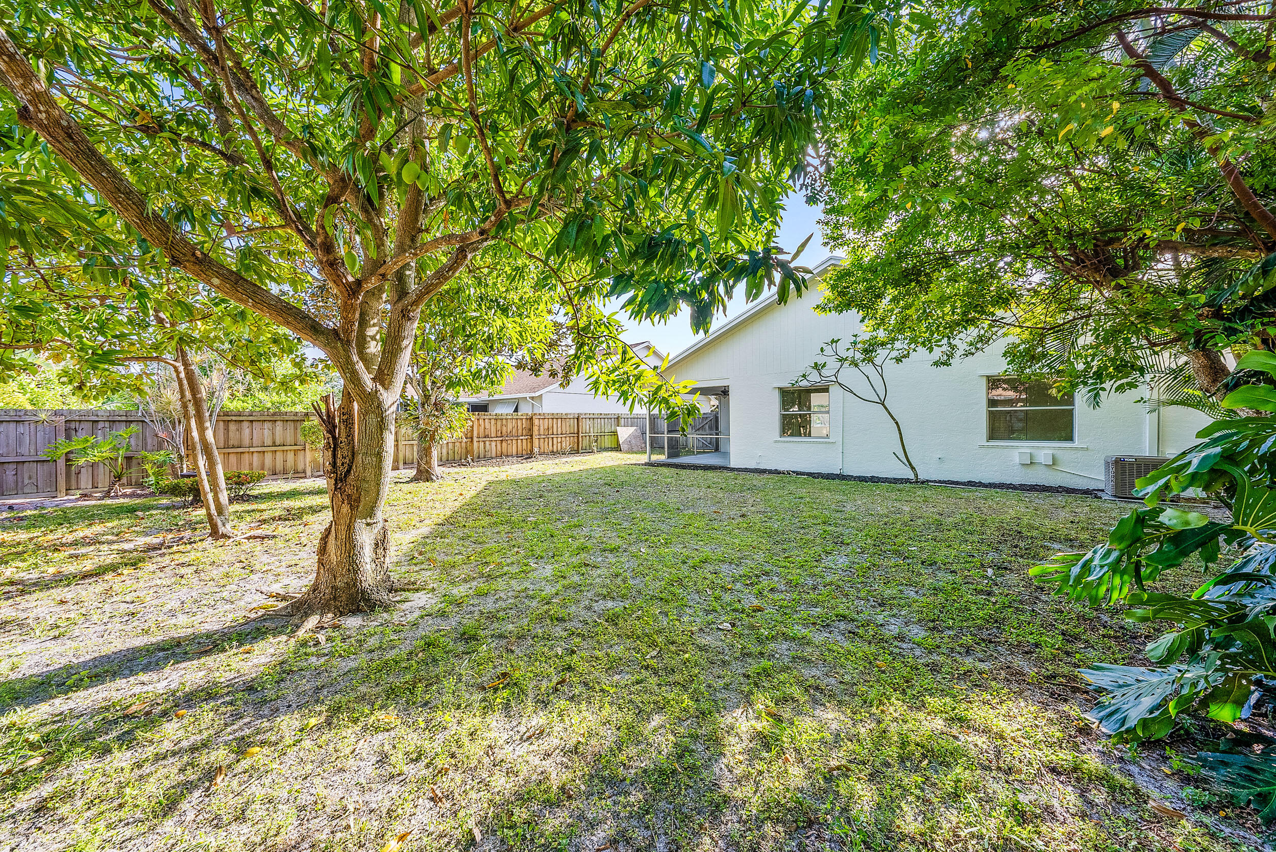 104 Wandering Trail Jupiter, FL 33458 - Photo 3 of 17 104 Wandering Trail-16