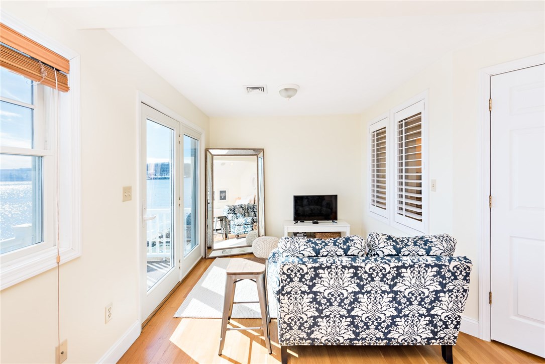 58 Melbourn Road Warwick, RI 02886 - Photo 21 of 30