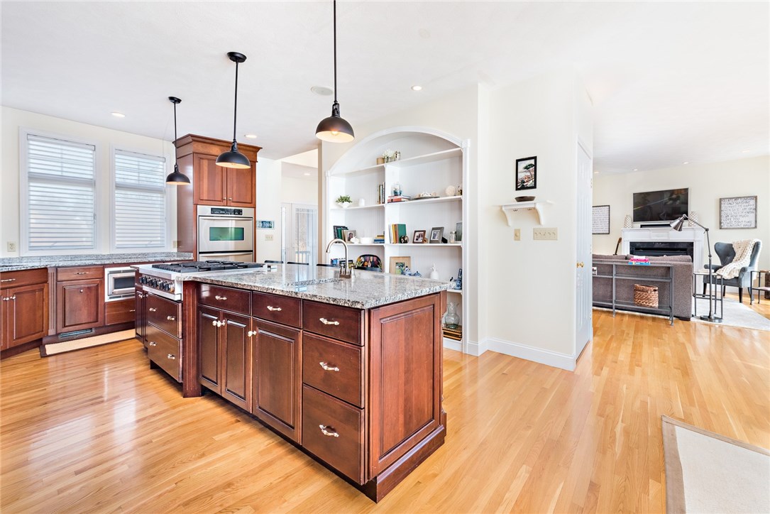 58 Melbourn Road Warwick, RI 02886 - Photo 8 of 30