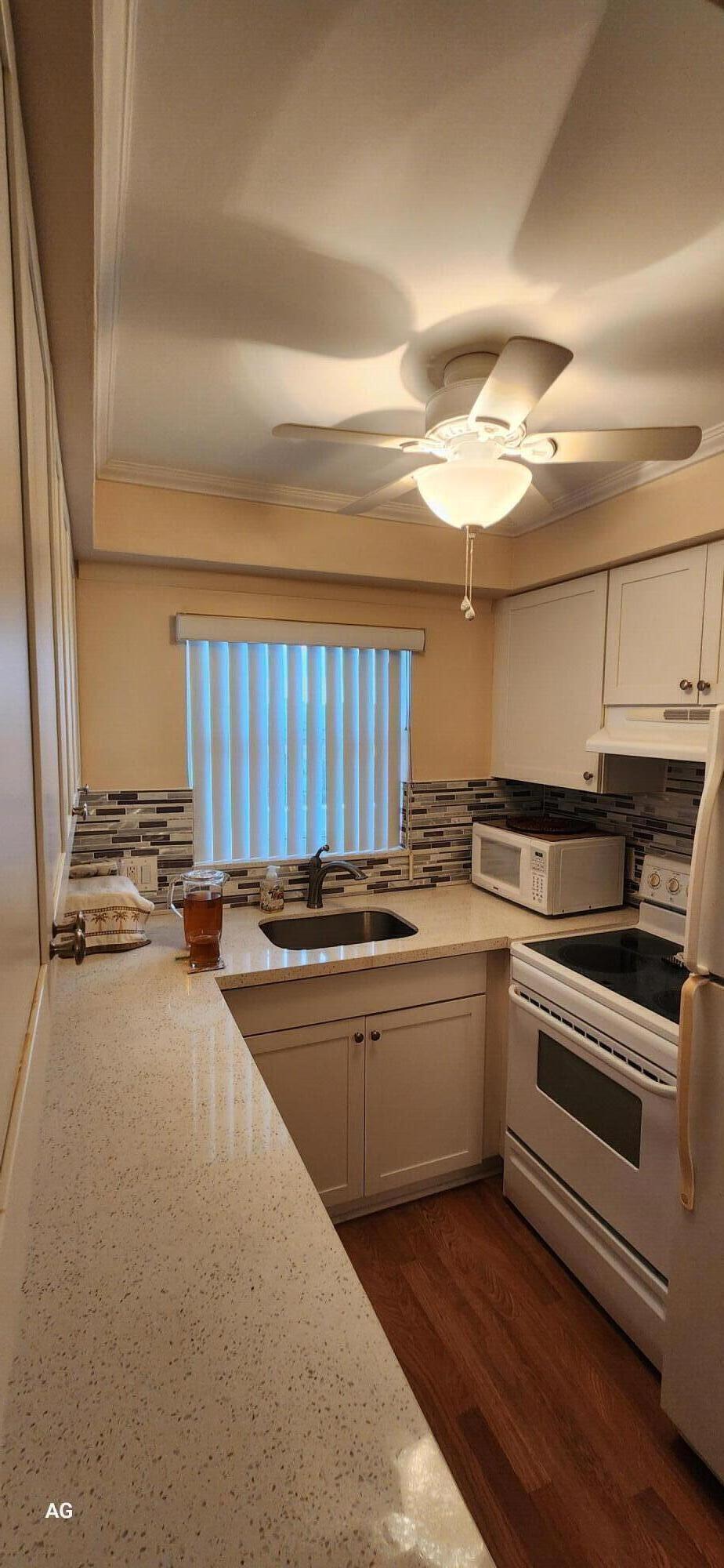 15 Southeast 13th Street, Unit D3 Boca Raton, FL 33432 - Photo 13 of 36 kicthen