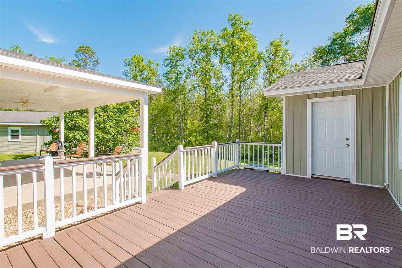 15735 Lee Avenue Bay Minette, AL 36507 - Photo 25 of 40 Private Back Deck