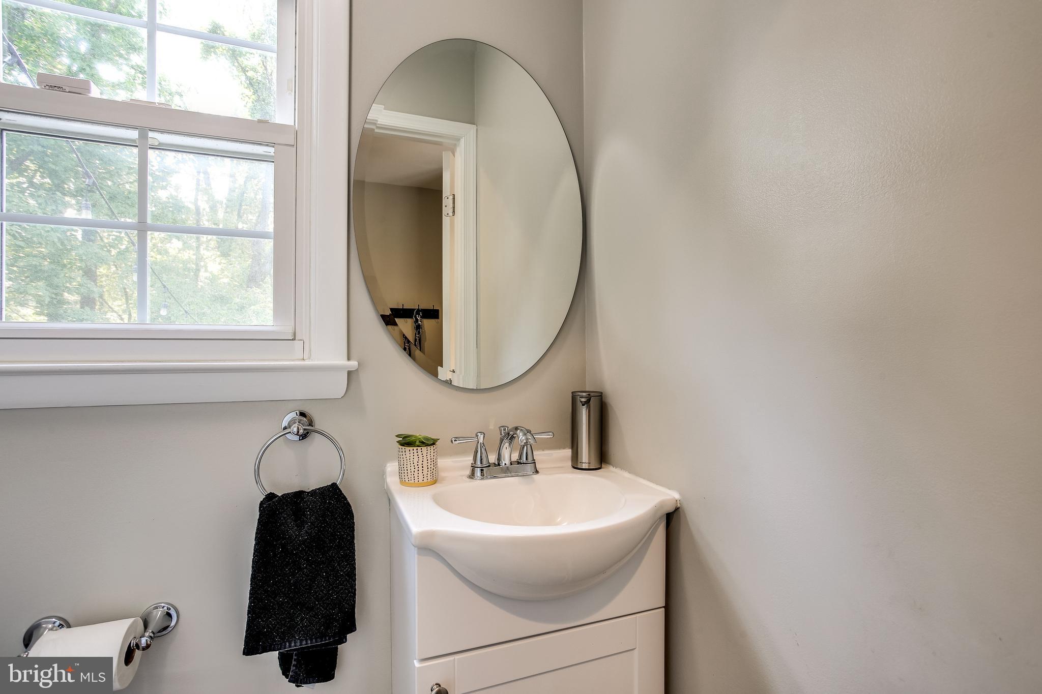 121 Hillside Road Baltimore, MD 21228 - Photo 14 of 37 Main Level Half Bath