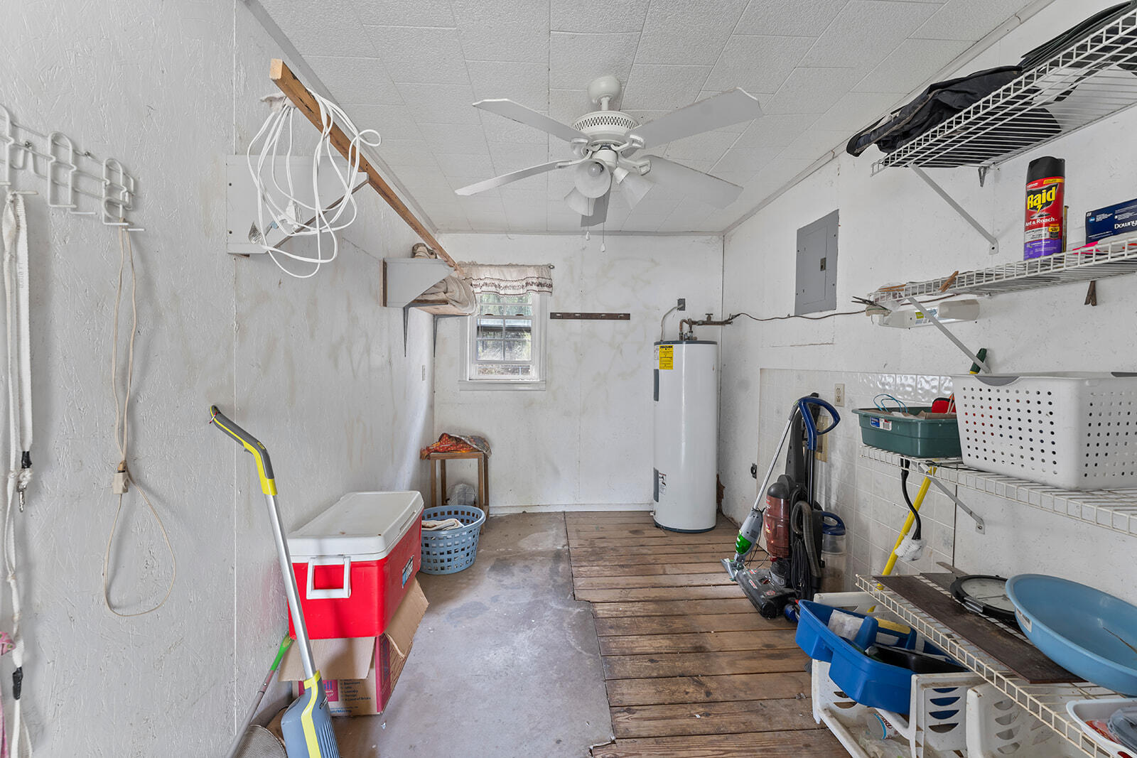 4780 Griffith Road Holt, FL 32564 - Photo 21 of 44 a view of a room with gym equipment