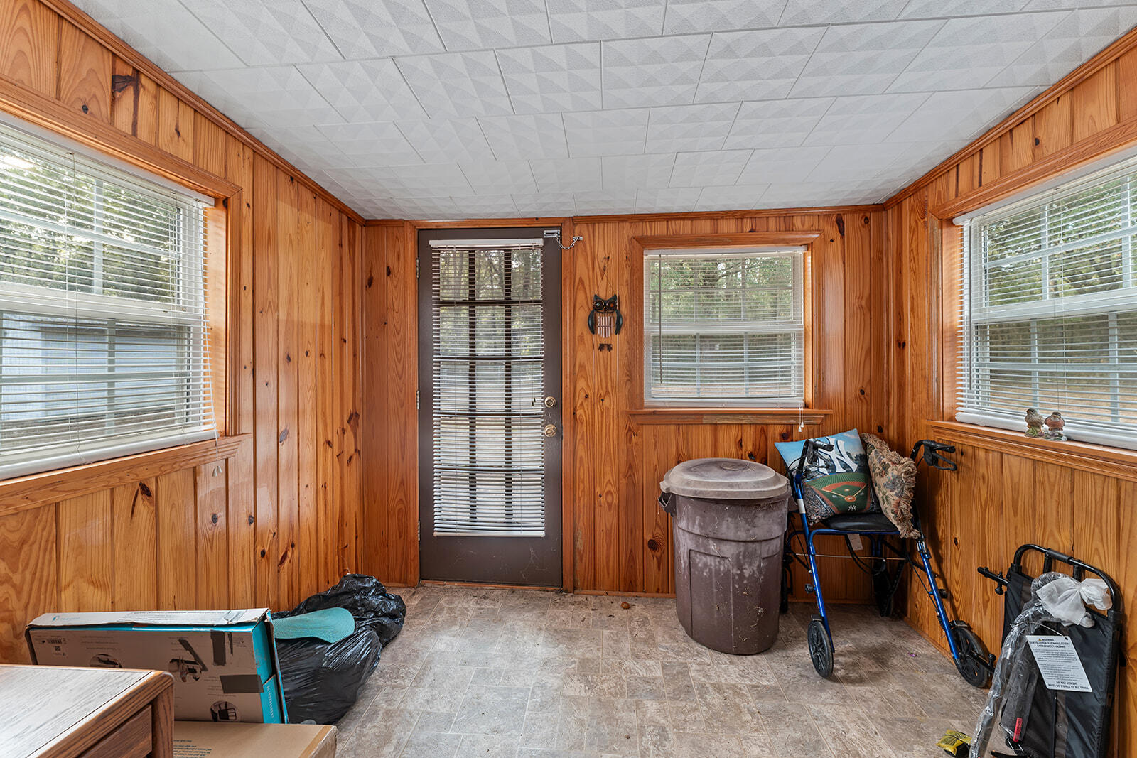 4780 Griffith Road Holt, FL 32564 - Photo 29 of 44 a room with furniture and windows