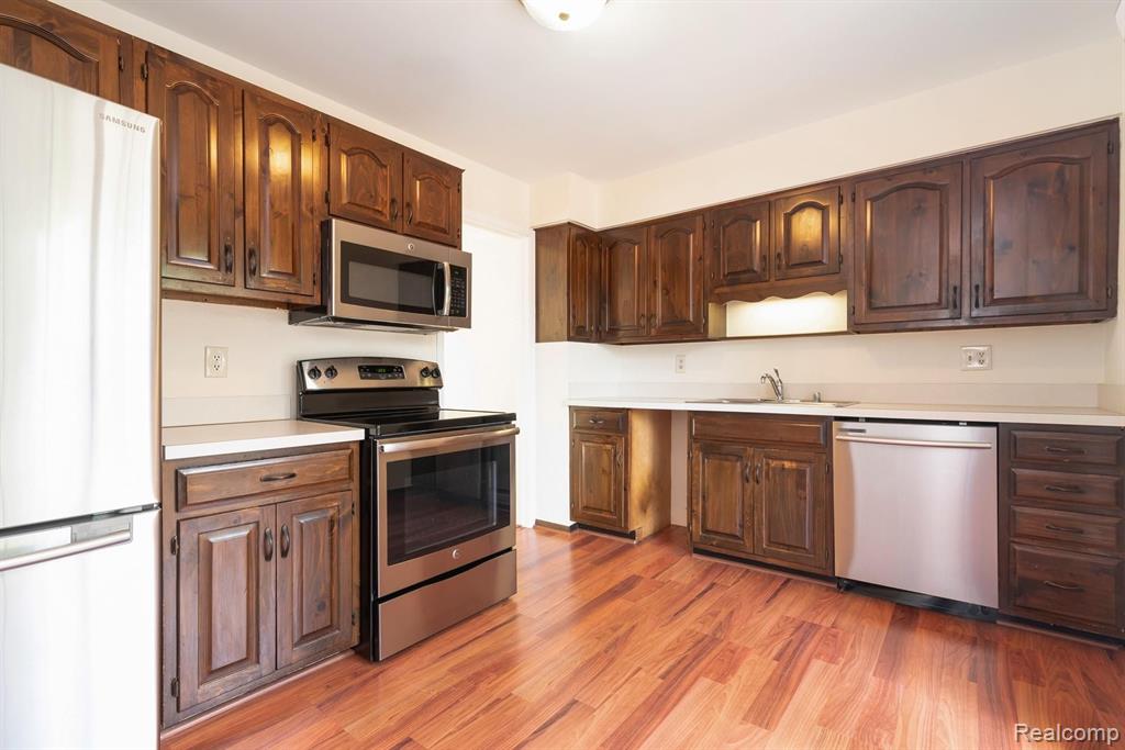 1385 Paddle Wheel Lane Rochester, MI 48306 - Photo 9 of 27