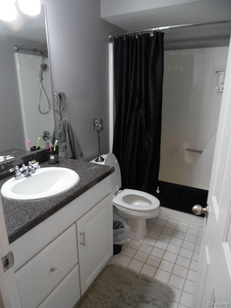 16627 Carter Road Trenton, MI 48183 - Photo 21 of 38 SAM_1704.JPG