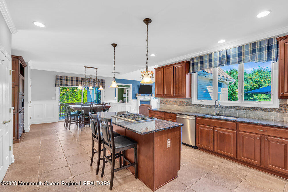 24 Gallant Fox Road Tinton Falls, NJ 07724 - Photo 25 of 94 Kitchen + Dining area