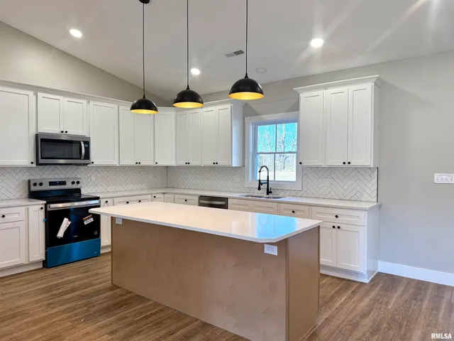 $442,500 | 12570 Hudgens Road, Marion, IL 62959