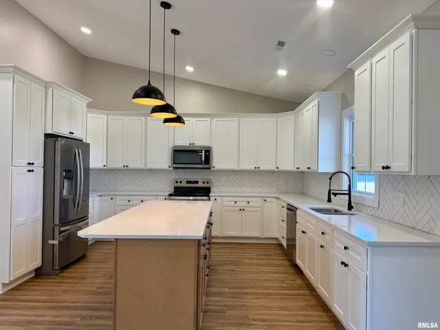 $442,500 | 12570 Hudgens Road, Marion, IL 62959