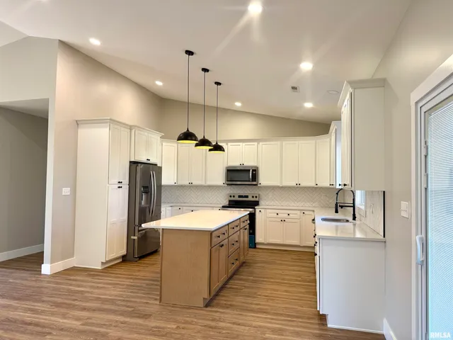 $442,500 | 12570 Hudgens Road, Marion, IL 62959