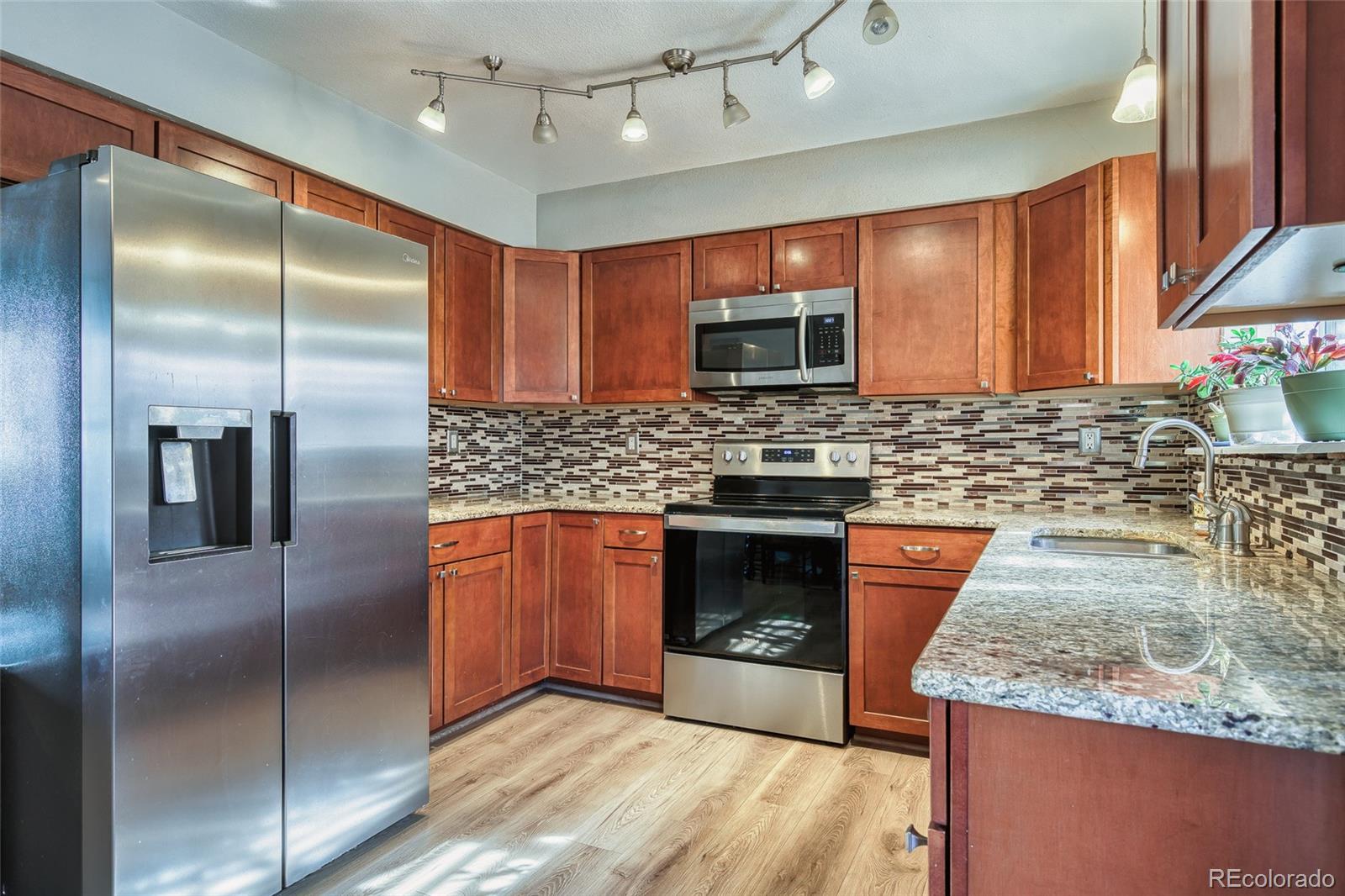4106 South Laredo Way Aurora, CO 80013 - Photo 9 of 40