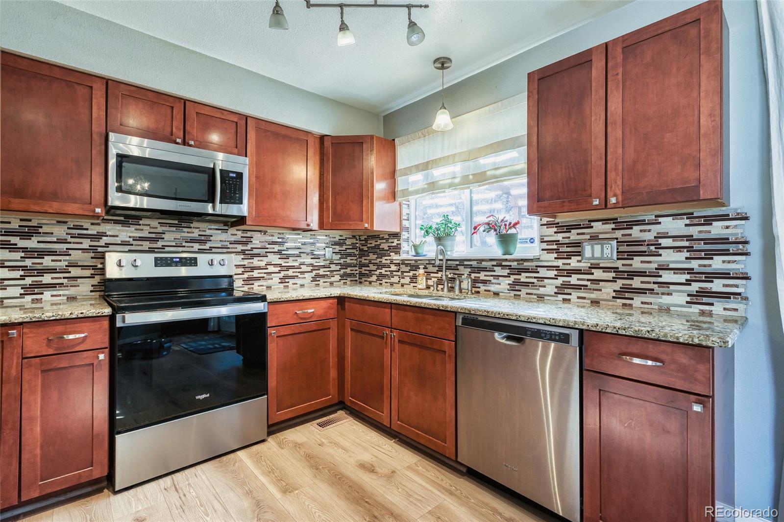 4106 South Laredo Way Aurora, CO 80013 - Photo 10 of 40