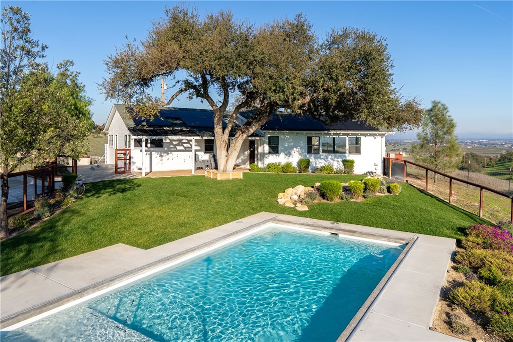 550 Villa Lots Road Paso Robles, CA 93446 - Photo 1 of 31 Main House with pool views