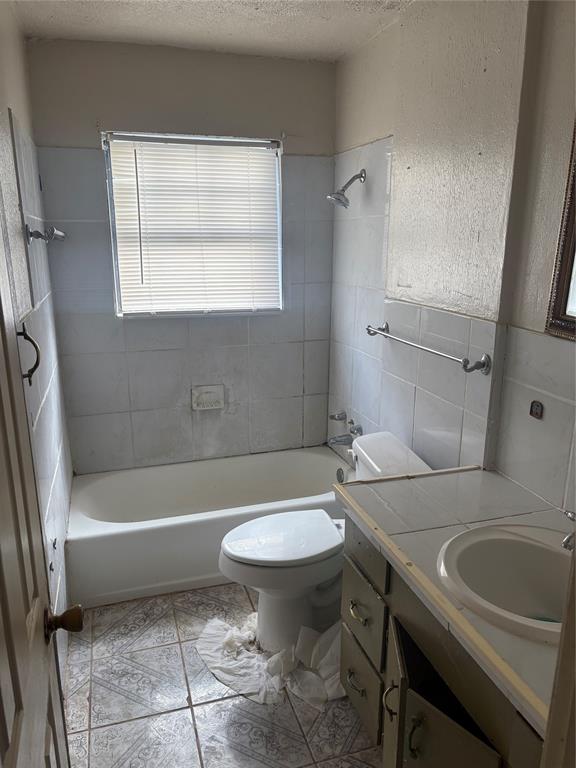 609 Bethlehem Street Terrell, TX 75160 - Photo 14 of 19 a bathroom with a sink a toilet and a bathtub