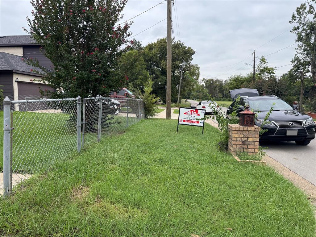 609 Bethlehem Street Terrell, TX 75160 - Photo 2 of 19 a view of a chairs and table in the back yard of the house