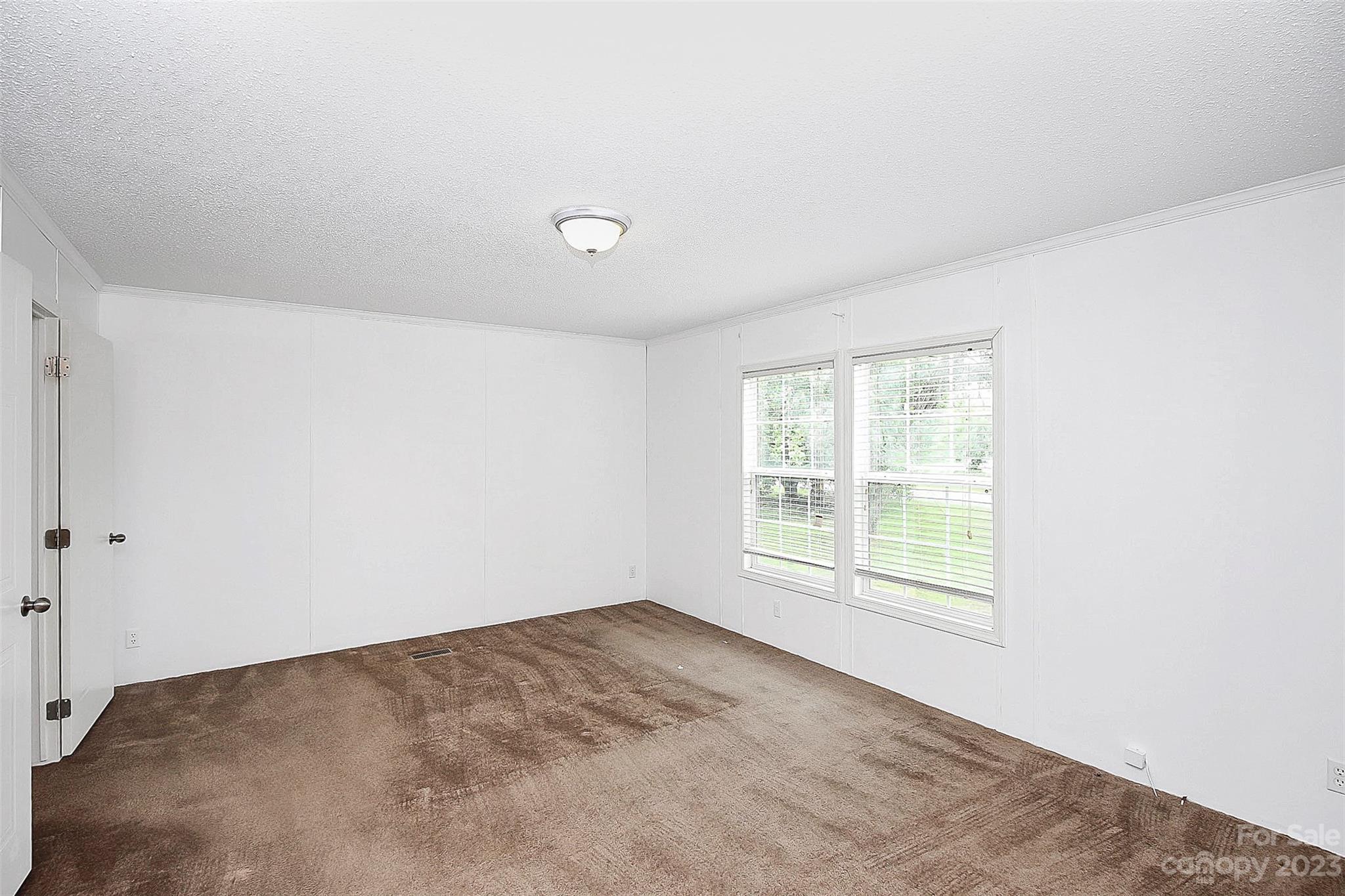 812 Margrace Road Kings Mountain, NC 28086 - Photo 33 of 34 an empty room with a window