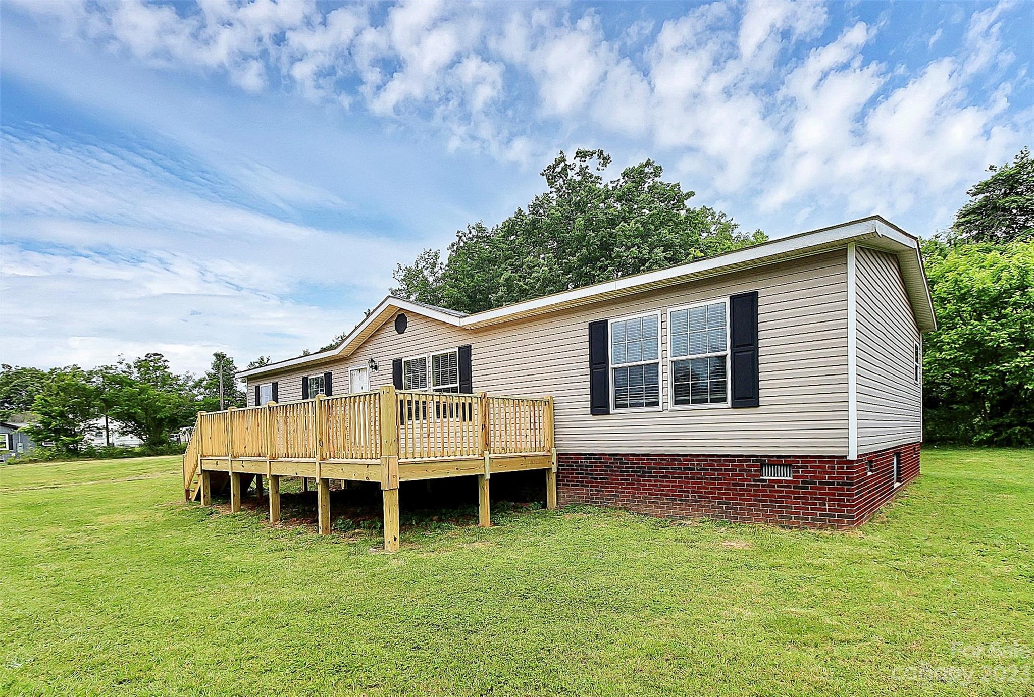 812 Margrace Road Kings Mountain, NC 28086 - Photo 4 of 34 a front view of a house with garden