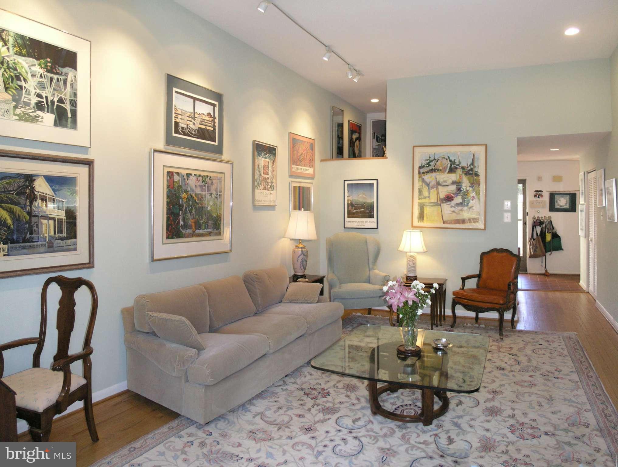1619 Inlet Court Reston, VA 20190 - Photo 4 of 30 Living Room