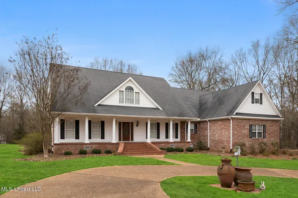 $379,000 | 4 Greenhead Lane, Raymond, MS 39154