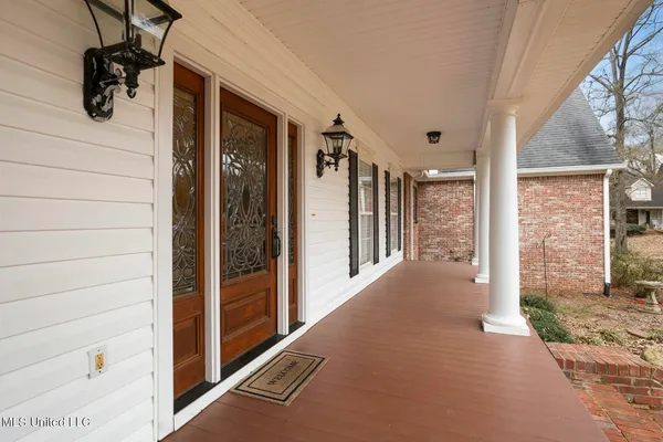 $379,000 | 4 Greenhead Lane, Raymond, MS 39154