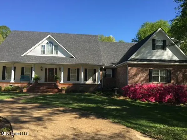 $379,000 | 4 Greenhead Lane, Raymond, MS 39154