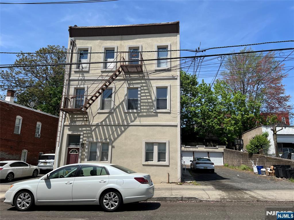 a car parked in front of a building