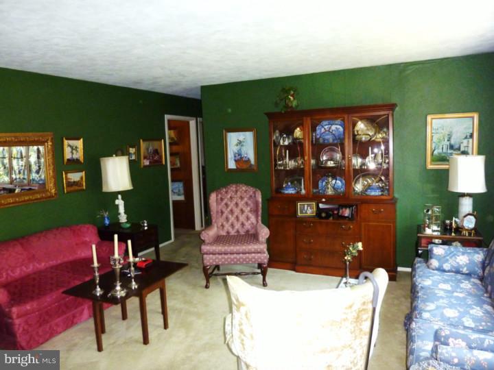 2 Ridgewood Circle Haddonfield, NJ 08033 - Photo 3 of 11 Living Room